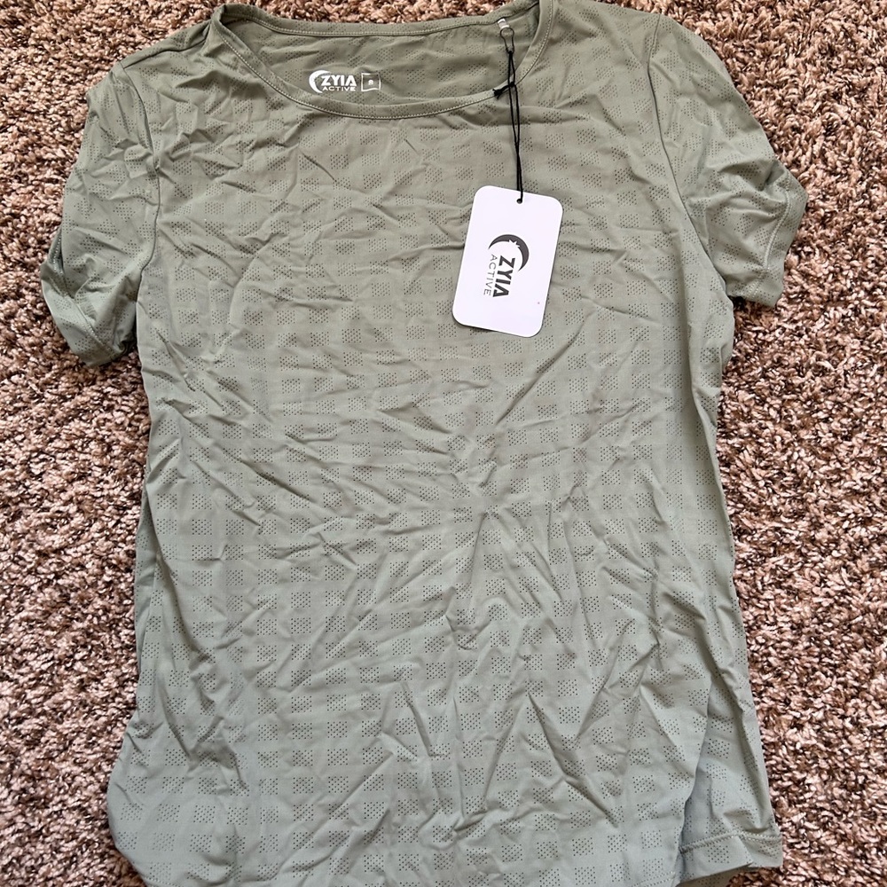 NWT ZYIA top size small